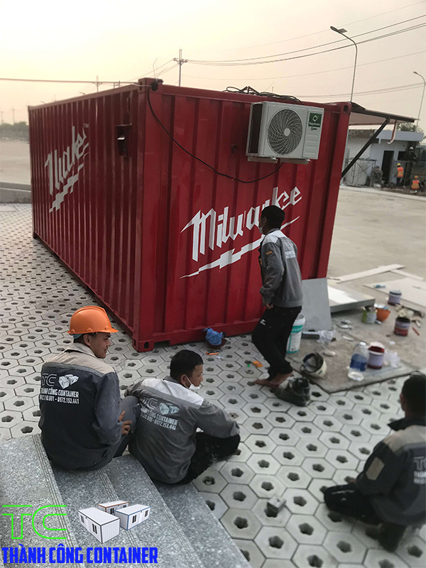 Nhà container 20feet trừng bày được công nhân Thành Công Container lắp ráp tại chỗ