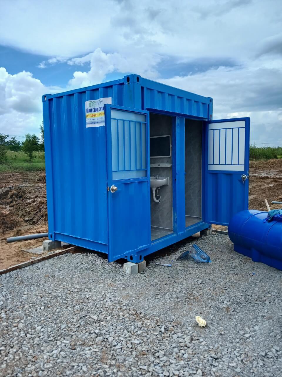 toilet công cộng